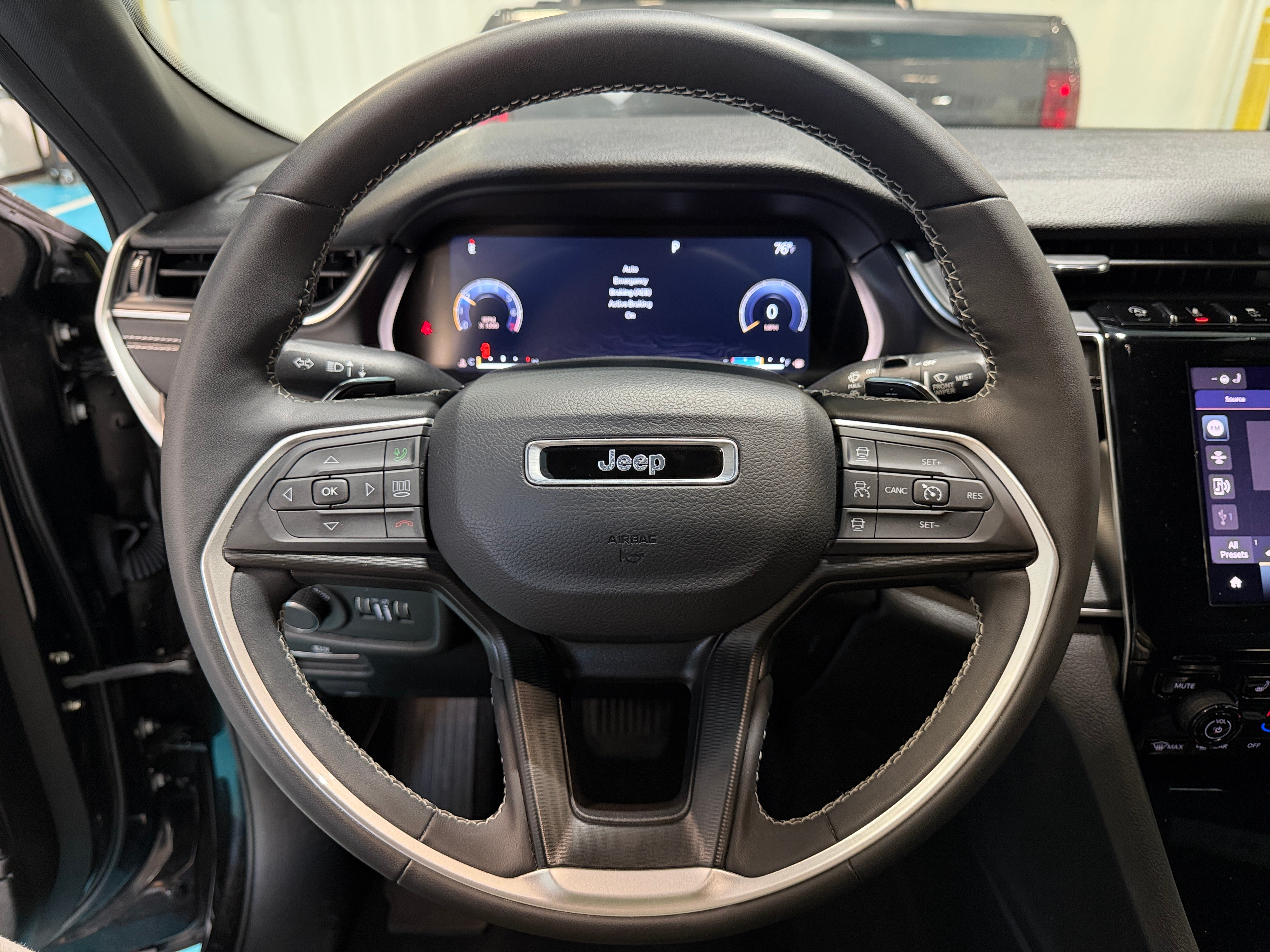 jeep grand cherokee l 2023 1C4RJKAGXP8896279 image